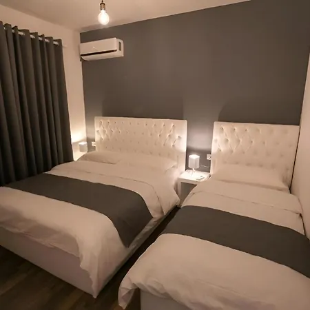 Sidi - Free Parking & Breakfast Included